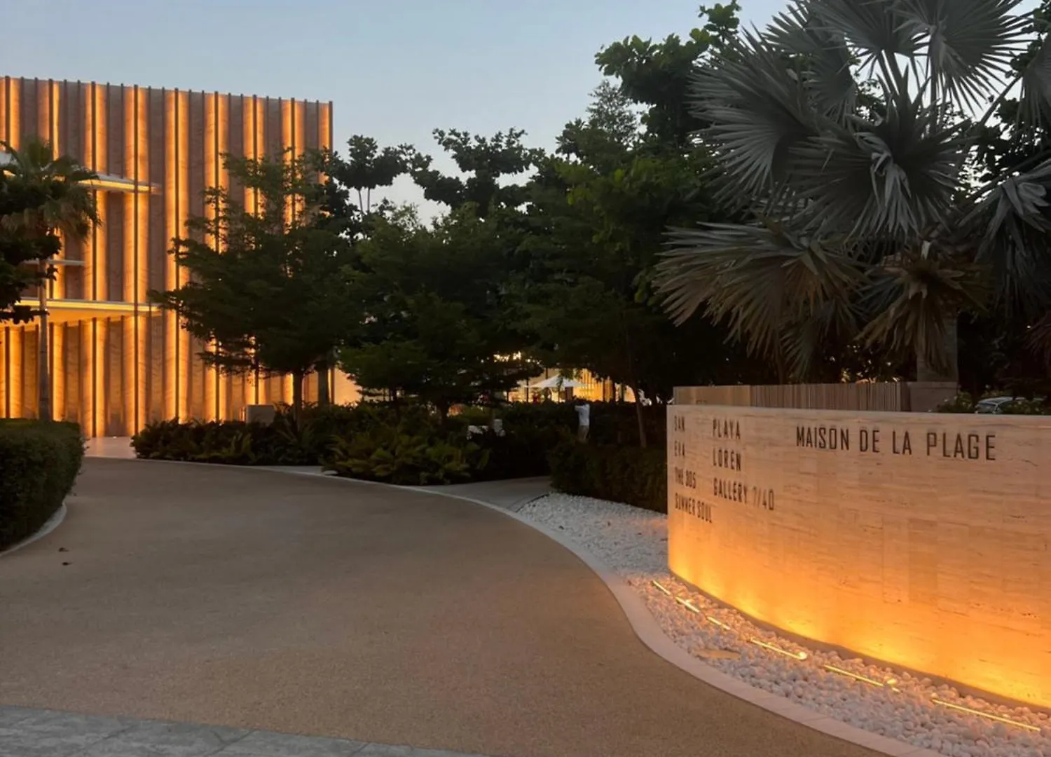 Serenity Suites Studio In Seven Palm Corner View Dubai