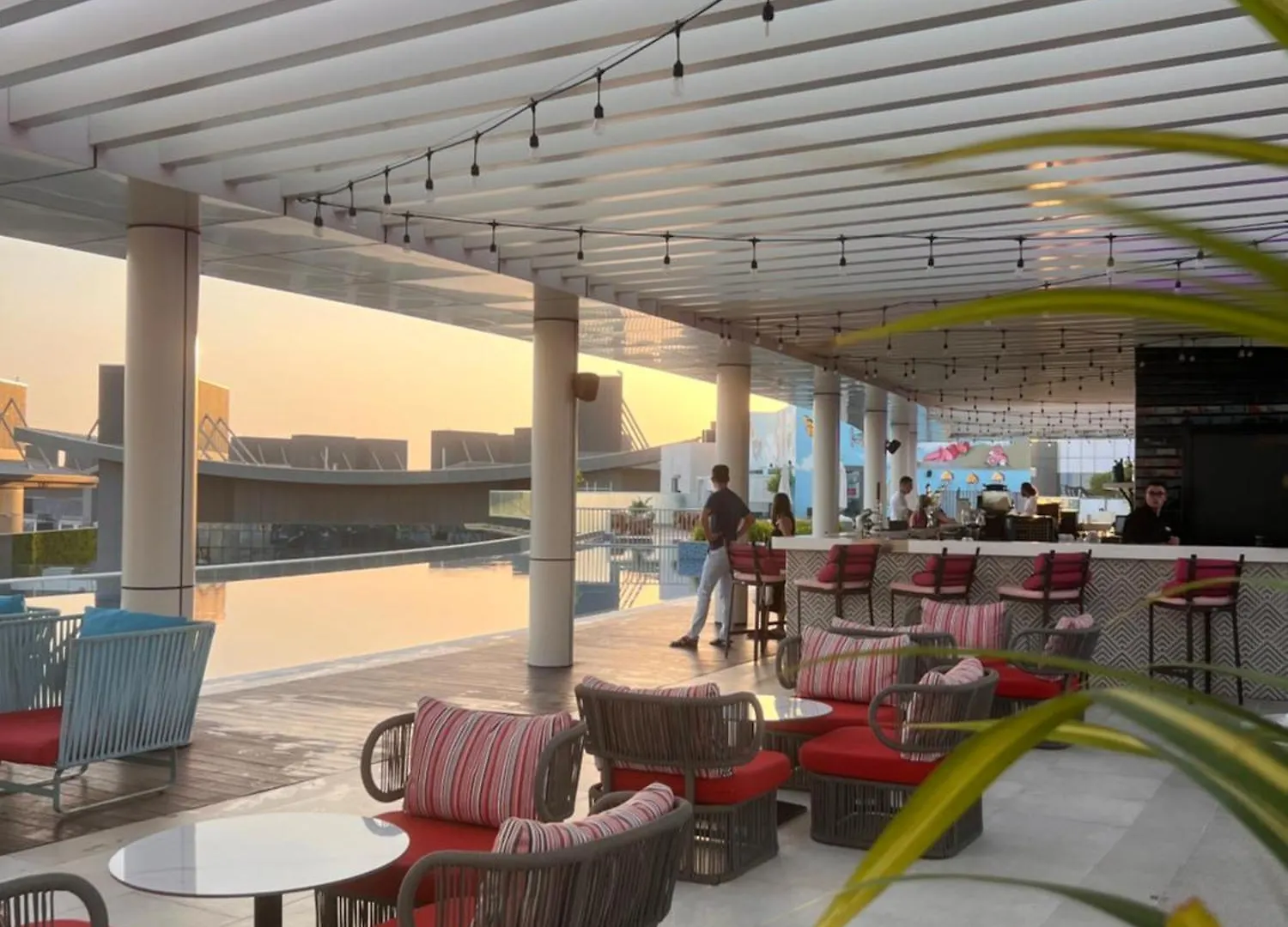 Serenity Suites Studio In Seven Palm Corner View Dubai 0*,